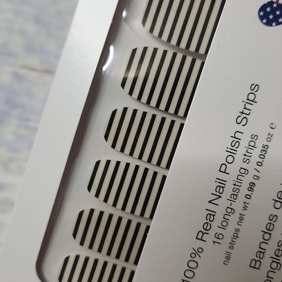 New and sealed Color Street Retired Between the Lines - Picture 3 of 3